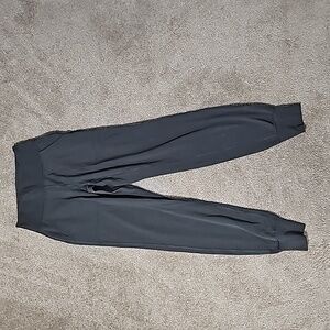 Lululemon graphite gray size 4 align jogger.